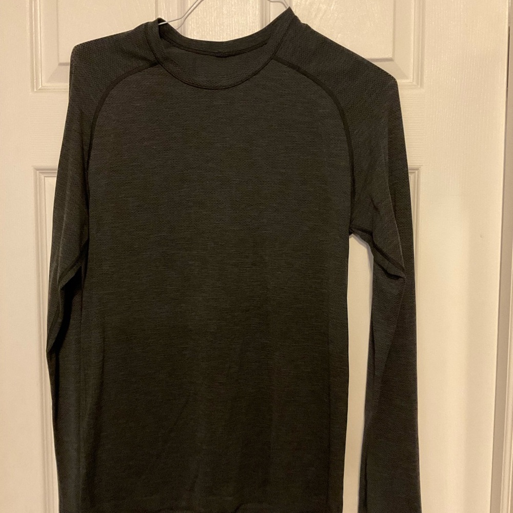Lululemon men’s metal vent long sleeve gray